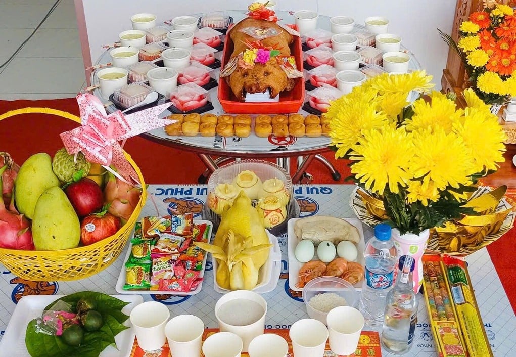 Nữ Mậu Thìn 1988 nên chuẩn bị lễ vật đầy đủ khi cúng khai trương